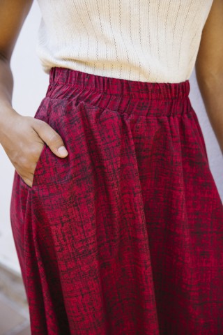 Falda maxi larga roja chispeado negro con bolsillos- Ropa mujer SusiSweetdress