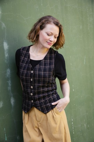 Chaleco  negro a rayas beis y amarillas finas- Ropa SusiSweetdress