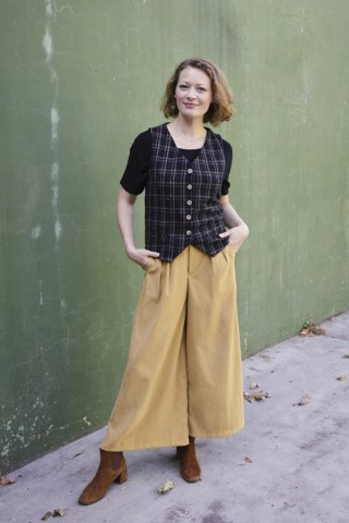 Chaleco  negro a rayas beis y amarillas finas- Ropa SusiSweetdress