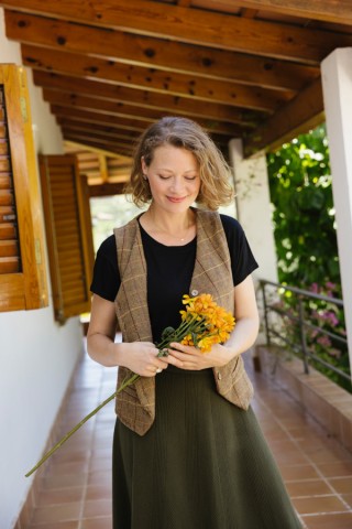 Chaleco marrón en espiga beis y granates- Ropa SusiSweetdress