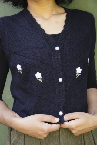 Chaleco negro con flores bordadas- Ropa SusiSweetdress