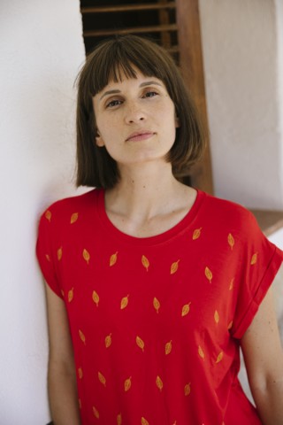 Camiseta SusiSweetdress roja con hojas doradas- Ropa mujer SusiSweetdress