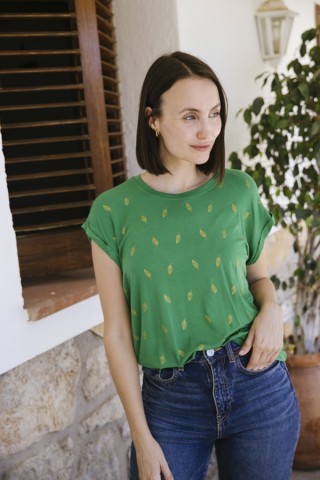 Camiseta SusiSweetdress verde con hojas doradas- Ropa mujer SusiSweetdress