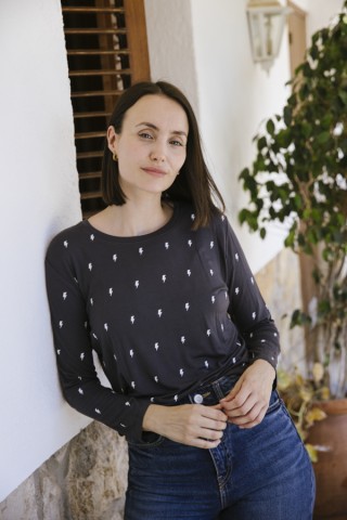 Camiseta SusiSweetdress gris oscuro con rayos blancos manga larga- Ropa mujer SusiSweetdress