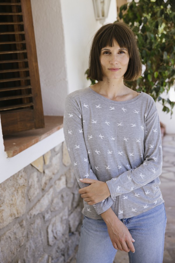 Camiseta SusiSweetdress gris claro con pájaros blancos manga larga- Ropa mujer SusiSweetdress
