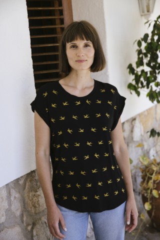 Camiseta SusiSweetdress negra con pájaros dorados- Ropa mujer SusiSweetdress