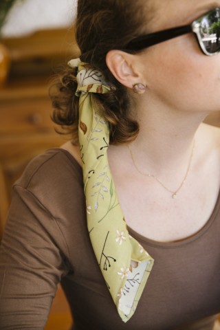 Pañuelo verde con hojas  -Complementos SusiSweetdress