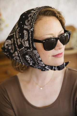 Pañuelo negro con cachemir blanco-Complementos SusiSweetdress