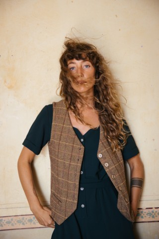 Chaleco marrón en espiga beis y granates- Ropa SusiSweetdress