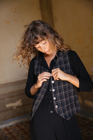Chaleco  negro a rayas beis y amarillas finas- Ropa SusiSweetdress