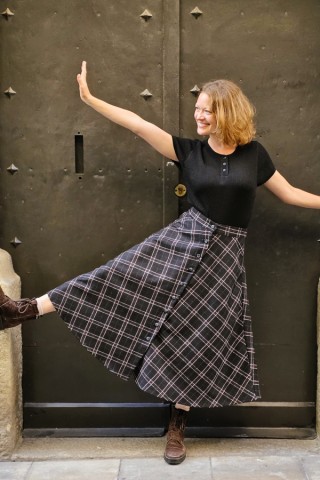 Falda larga negra a rayas blancas y rojas con botones- Ropa mujer SusiSweetdress