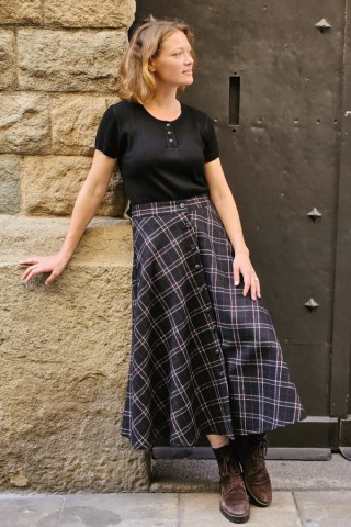 Falda larga negra a rayas blancas y rojas con botones- Ropa mujer SusiSweetdress