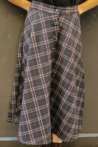 Falda larga negra a rayas blancas y rojas con botones- Ropa mujer SusiSweetdress