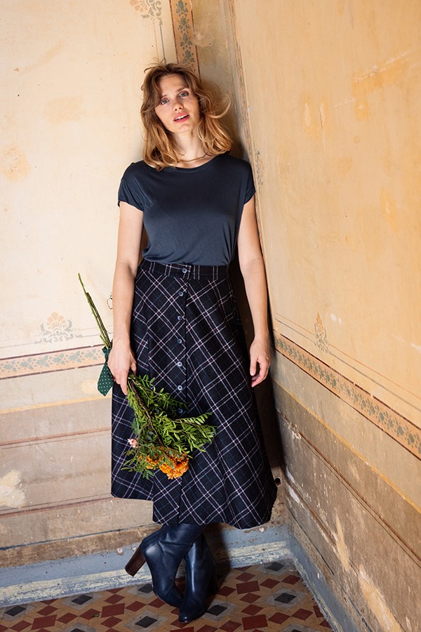 Falda larga negra con cuadros blancos y rojos con botones- Ropa mujer SusiSweetdress