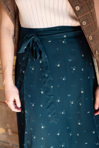 Falda maxi larga cruzada verde bosque con flores verde pastel- Ropa mujer SusiSweetdress