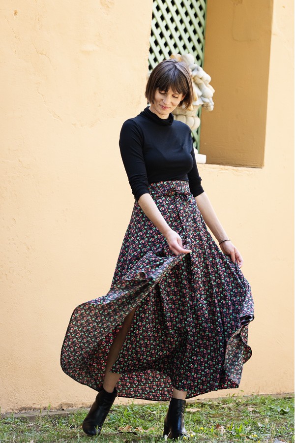 Falda maxi larga cruzada negra a florecitas Ropa mujer SusiSweetdress