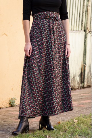 Falda maxi larga cruzada negra a florecitas Ropa mujer SusiSweetdress