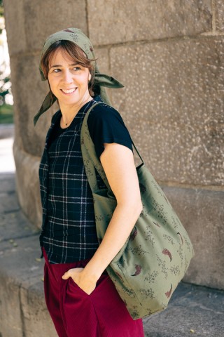 Pañuelo triangular kaki a flores-Complementos SusiSweetdress