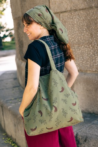 Pañuelo triangular kaki a flores-Complementos SusiSweetdress