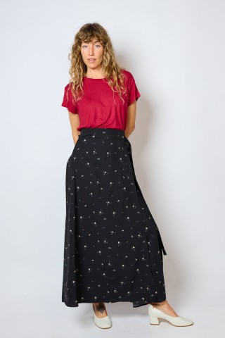 Falda maxi larga cruzada negra con flores blancas y grisesl- Ropa mujer SusiSweetdress
