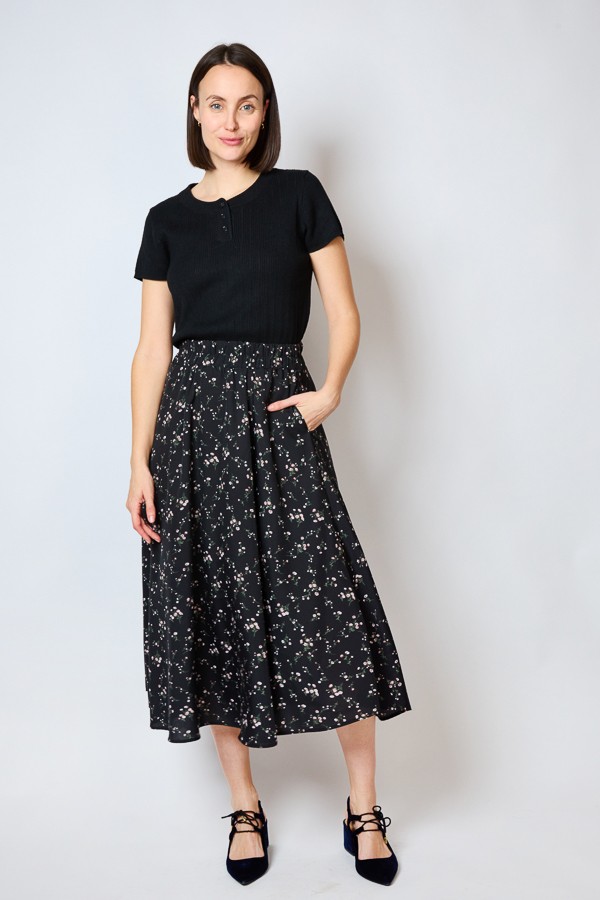 Falda maxi larga negra con rosas blancas con bolsillos- Ropa mujer SusiSweetdress