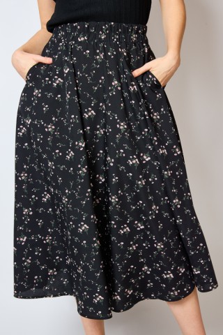 Falda maxi larga negra con rosas blancas con bolsillos- Ropa mujer SusiSweetdress