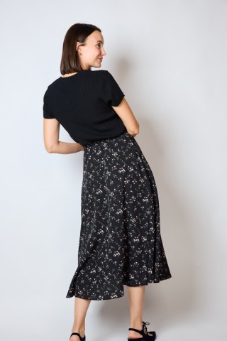 Falda maxi larga negra con rosas blancas con bolsillos- Ropa mujer SusiSweetdress