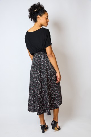 Falda maxi larga negra con florecitas blancas y rojas con bolsillos- Ropa mujer SusiSweetdress