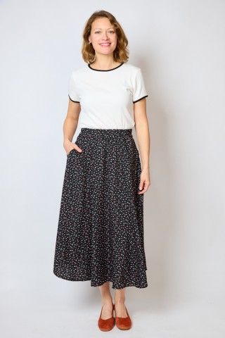Falda maxi larga negra con florecitas blancas y rojas con bolsillos- Ropa mujer SusiSweetdress