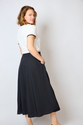 Falda maxi larga negra con puntitos blancos con bolsillos- Ropa mujer SusiSweetdress