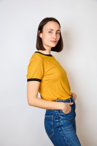 Camiseta SusiSweetdress ocre con bordes negross - Ropa mujer SusiSweetdress