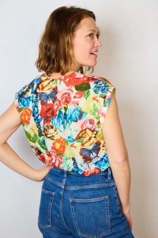 Camiseta SusiSweetdress blanca con flores color flúor- Ropa mujer SusiSweetdress