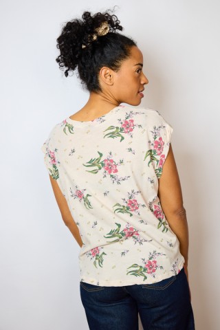 Camiseta SusiSweetdress beis con flores- Ropa mujer SusiSweetdress