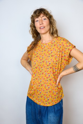Camiseta SusiSweetdress ocre con flores colores- Ropa mujer SusiSweetdress