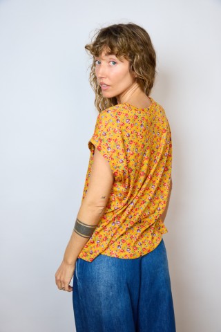 Camiseta SusiSweetdress ocre con flores colores- Ropa mujer SusiSweetdress