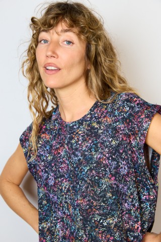 Camiseta SusiSweetdress negra con grafitti de colores- Ropa mujer SusiSweetdress