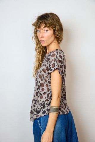 Camiseta SusiSweetdress gris con círculos negros- Ropa mujer SusiSweetdress