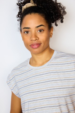 Camiseta SusiSweetdress gris con líneas plateadas y doradas- Ropa mujer SusiSweetdress