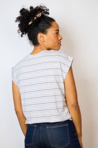 Camiseta SusiSweetdress gris con líneas plateadas y doradas- Ropa mujer SusiSweetdress