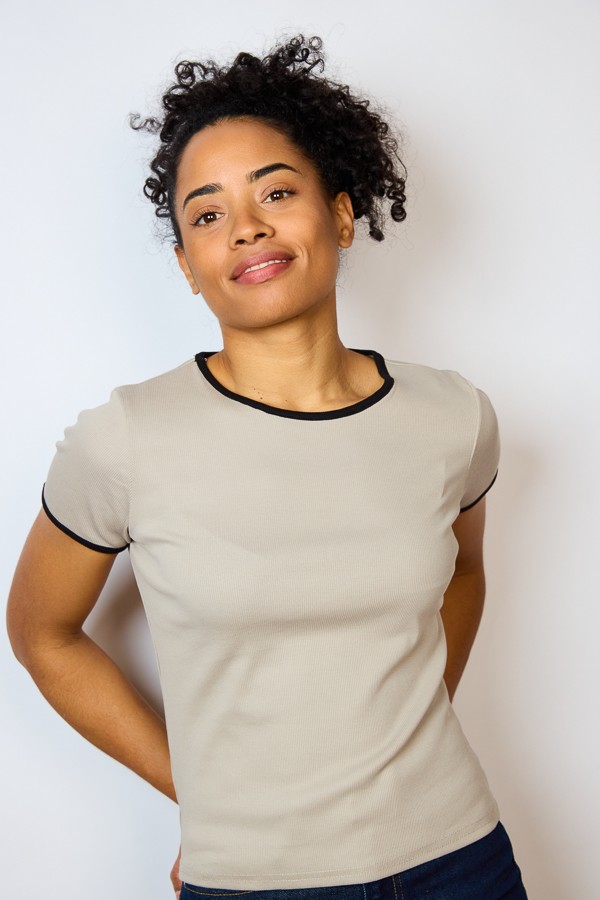 Camiseta básica SusiSweetdress gris con bordes negros- Ropa mujer SusiSweetdress