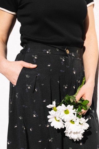 Pantalón palazzo negro con flores claras pequeñas - Ropa SusiSweetdress