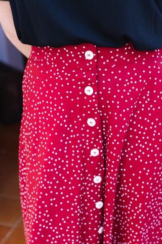 Falda larga roja con puntos blancos con botones- Ropa mujer SusiSweetdress
