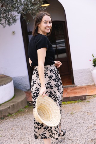 Falda maxi larga beis oscuro con flores negras con bolsillos- Ropa mujer SusiSweetdress