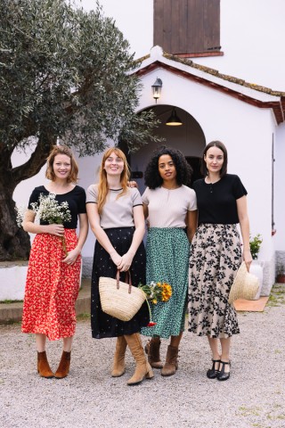 Falda maxi larga beis oscuro con flores negras con bolsillos- Ropa mujer SusiSweetdress