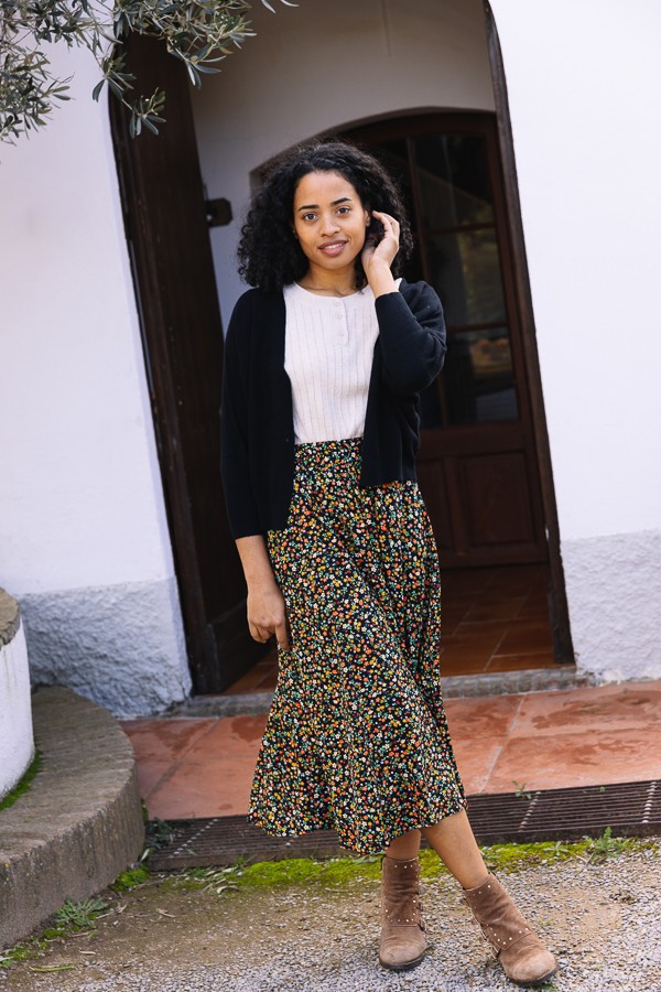 Falda maxi larga negra con florecitas colores con bolsillos- Ropa mujer SusiSweetdress