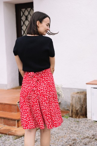 Falda cruzada midi roja con margaritas blancas- Ropa mujer SusiSweetdress