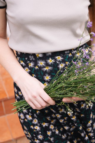 Falda cruzada midi negra con plumas blancas- Ropa mujer SusiSweetdress