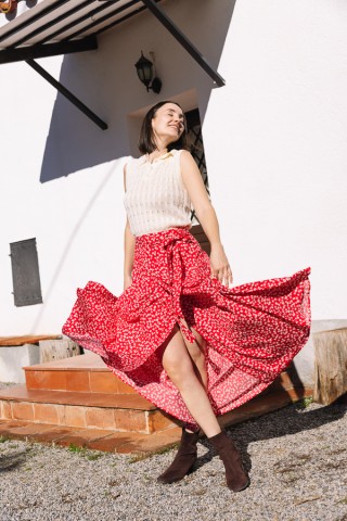 Falda maxi larga cruzada roja con margaritas blancas- Ropa mujer SusiSweetdress