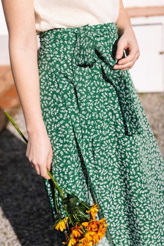 Falda maxi larga cruzada verde con margaritas blancas- Ropa mujer SusiSweetdress