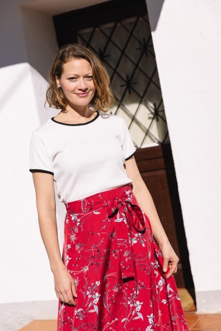 Falda maxi larga cruzada roja con ramos de flores blancos - Ropa mujer SusiSweetdress